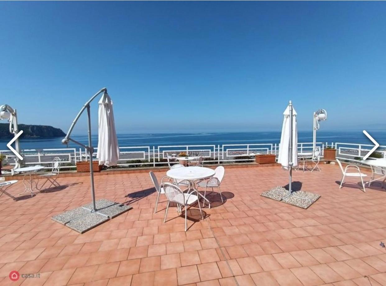 Appartamento Nel Fabbricato Denominato Il Castello Praia a Mare Buitenkant foto